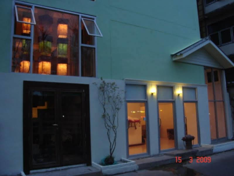Kaset Guesthouse Bangkok Extérieur photo